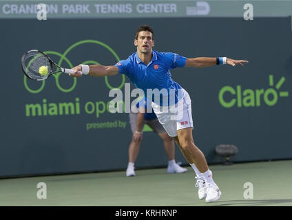 KEY BISCAYNE, FL - April 03: Novak Djokovic nimmt an Tag 12 der Miami Öffnen bei Crandon Park Tennis Center am 3. April in Key Biscayne, Florida 2015. Personen: Novak Djokovic Stockfoto