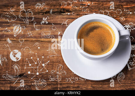 Kaffeetasse auf einem Holztisch Stockfoto