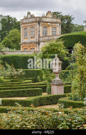 Detail der Garten und eine Ecke Haus eines alten englischen Herrenhaus in Wiltshire - Longleat House Stockfoto