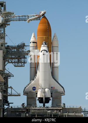 Das Space Shuttle Endeavour ist bei Launch Pad 39A am Kennedy Space Center der NASA in Cape Canaveral, Florida, am Samstag, den 11. Juli 2009 gesehen. Die NASA hofft, dass sich bemühen, mit der die Crew von STS-127 am Sonntag wird gestartet. Photo Credit: (NASA/Bill Ingalls) STS-127 auf Pad 39A Stockfoto