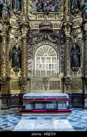 Diese Kathedrale wurde im 13. Jahrhundert begonnen. Es liegt in der Altstadt von Plasencia entfernt. Spanien. Stockfoto