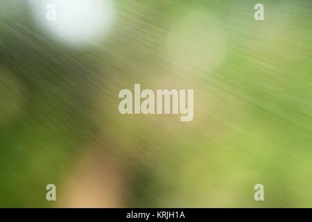 Abstrakte Bilder, die während der Regen aus dem Fokus genommen, natürlichen Hintergrund Stockfoto