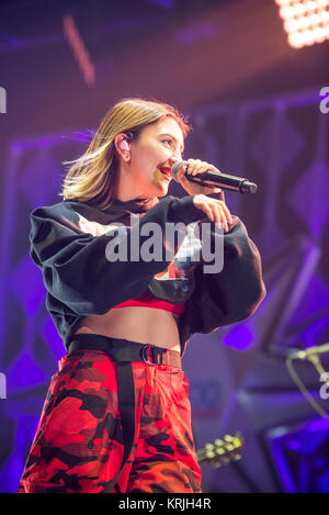 Julia Michaels Perfoms an Y 100 iHeartRadio Jingle Ball Dezember 17, 2017 in Sunrise, Florida Stockfoto