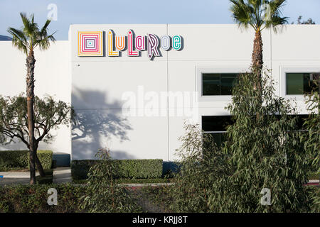 Ein logo Zeichen außerhalb des Hauptsitzes der LuLaRoe in Corona, Kalifornien am 9. Dezember 2017. Stockfoto