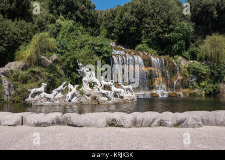 Diana und Actaeon Brunnen am Fuße der großen Kaskade im Garten der Königspalast von Caserta, Italien Stockfoto