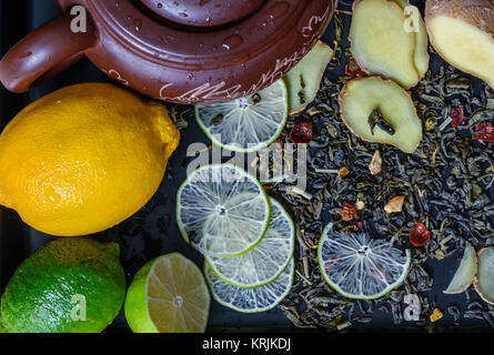 Ingwer Tee trinken mit Kalk Rezept Stockfoto