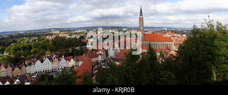 Blick von der Burg Trausnitz auf die Altstadt und die Basilika Saint Martin Stockfoto