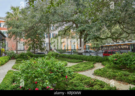 Madison Square von Eigentum des Green-Meldrim House in Savannah, Georgia gesehen Stockfoto