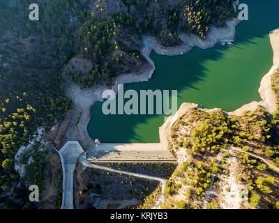 Luftaufnahme von Arminou Stausee, Pafos, Zypern Stockfoto