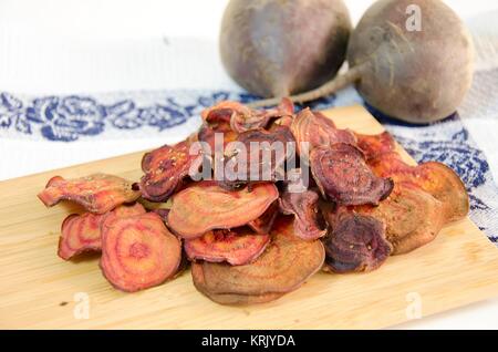 Rote Bete-chips Stockfoto