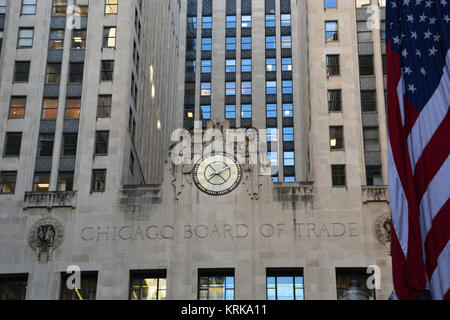 Die Chicago Board of Trade Gebäudes sitzt am Ende des LaSalle Street Canyon im Herzen des Finanzviertels. Stockfoto