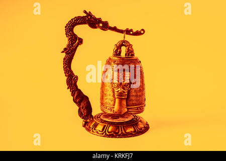 Chinese Temple Bell klein, orange Farbe schimmert Stockfoto