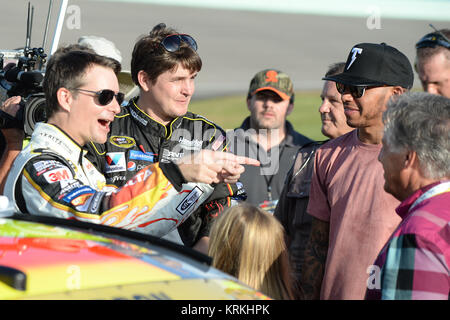 HOMESTEAD, FL - 22. NOVEMBER: Jeff Gordon, Lewis Hamilton, Mario Andretti bei der Treiberinstallation Einführungen vor Beginn der NASCAR Sprint Cup Series Ford EcoBoost 400 bei Homestead-Miami Speedway am 22. November 2015 in Homestead, Florida Personen: Jeff Gordon, Lewis Hamilton, Mario Andretti Stockfoto