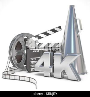 Video, Film, Kino Produktion Konzept. Rollen, Klappe, Megafon und 4 K. 3D Stockfoto