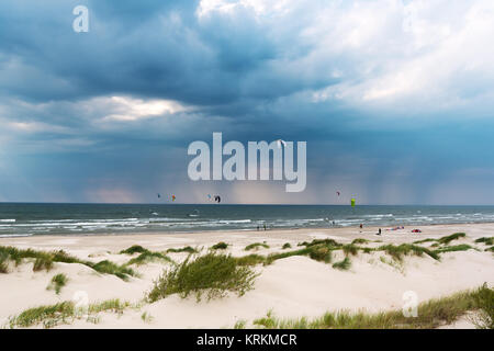 Kite Surfer auf der Ostsee. Stockfoto