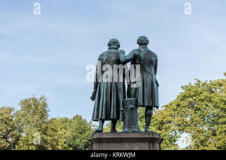 Rückansicht des Denkmals zu Goethe und Schiller in Weimar Stockfoto