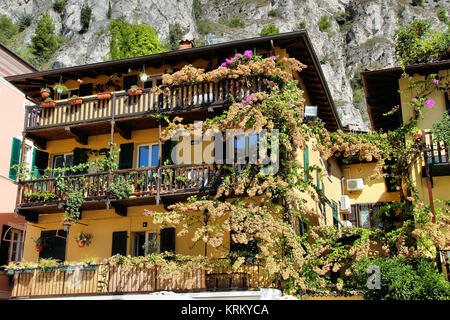 Wohnhaus in limone Stockfoto