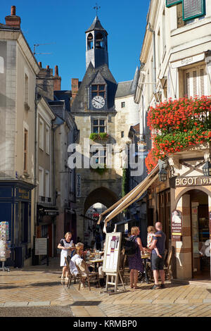 Der Uhrturm in der historischen Altstadt von Amboise an der Loire in Frankreich. Stockfoto