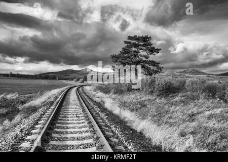 Einzelne Bahn in Rana, Mittelböhmische Hochland, Tschechische Republik Stockfoto