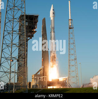 Liftoff von OSIRIS-REx von Pad 41. OSIRIS-REx Start 28928192294 39 afbc0b8f o Stockfoto