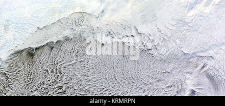 Cloud Straßen über das Beringmeer (6690229489) Stockfoto