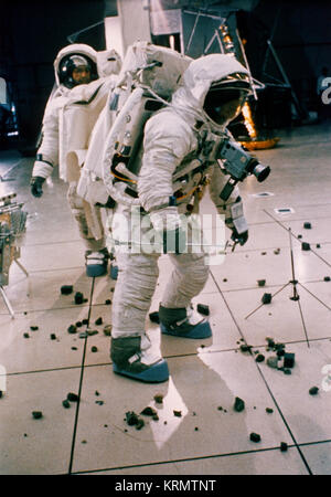 Apollo 12 EVA Training Session in Flight Crew Training Gebäude im KSC Stockfoto