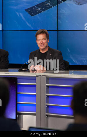 In der Presse Website Auditorium des NASA Kennedy Space Center in Florida, Hans Koenigsmann, SpaceX Vice President von Flug- und Bauen Zuverlässigkeit, spricht mit den Medien auf einen post-launch news Konferenz nach dem Start von SpaceX CRS-12, ein Commercial resupply Services Mission zur Internationalen Raumstation. SpaceX CRS-12 Hob auf einem Falcon 9 Rakete vom Kennedy's Launch Complex 39A um 12:31 Uhr EDT. KSC -20170814-PH KLS 03 0077 (35761610673) Stockfoto