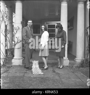 Ein gut zu tun Familie informellen Porträts. Foto von Gilbert Adams (1906-1996), prominenter Fotograf der dritten Generation, Sohn von Marcus und Enkel von Walton. Von der Gilbert Adams Sammlung von Fotografie, Copyright/Eigentum von Tony Henshaw *** Local Caption *** Copyright/Eigentum von Tony Henshaw Stockfoto