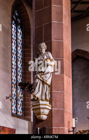 Frankfurt, Deutschland. Liebfrauenkirche, Unserer Lieben Frau im gotischen Stil erbauten katholischen Kirche. historischen Gebäude Interieur. Stockfoto