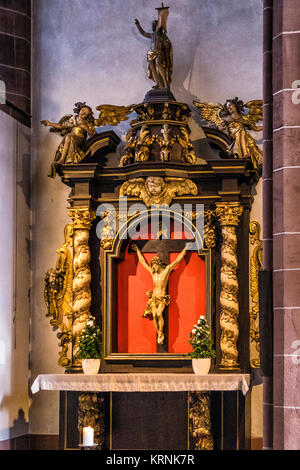 Frankfurt, Deutschland. Liebfrauenkirche, Unserer Lieben Frau im gotischen Stil erbauten katholischen Kirche. historischen Gebäude Interieur. Stockfoto