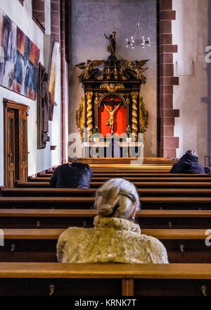 Frankfurt, Deutschland. Liebfrauenkirche, Unserer Lieben Frau im gotischen Stil erbauten katholischen Kirche. historischen Gebäude Interieur. Stockfoto