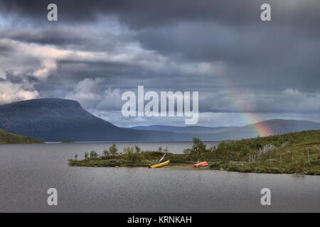 Saana sank von Kilpisjärvi See in Lappland, Finnland Stockfoto