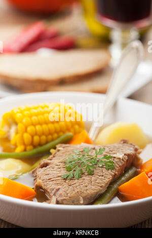 Schüssel calzuela, einer lateinamerikanischen Dish Stockfoto