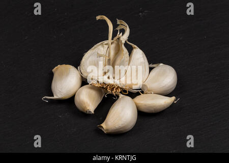 Organisches ganzes Knoblauch Stockfoto