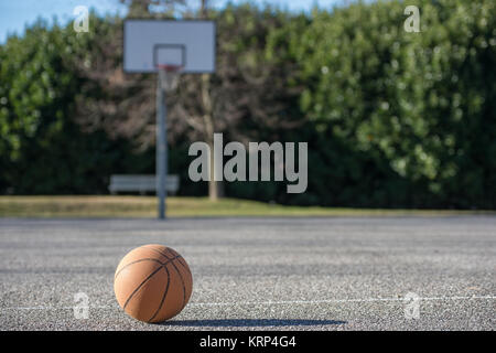 Basketball Ball auf playgroung Basketballplatz Stockfoto