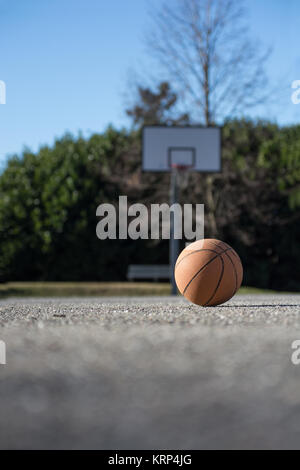 Basketball Ball auf playgroung Basketballplatz Stockfoto