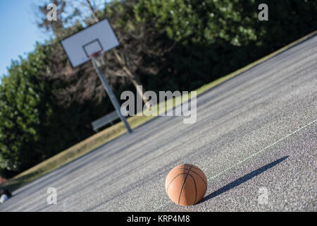 Basketball Ball auf playgroung Basketballplatz Stockfoto