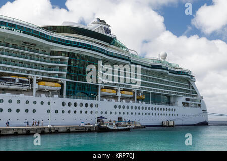 Serenade of the Seas im Hafen von Bonaire Stockfoto