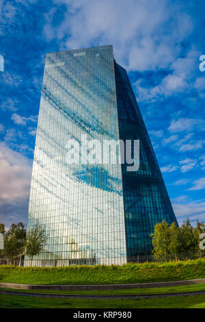 FRANKFURT, Deutschland - 19. SEPTEMBER 2015: Neuer Hauptsitz der Europäischen Zentralbank Stockfoto
