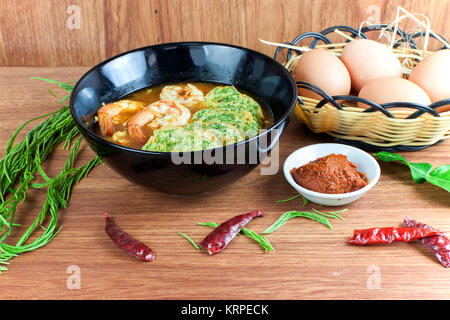 Saure Suppe curry mit Garnelen Stockfoto