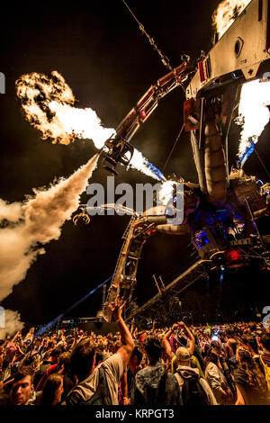 Arcadia auf dem Glastonbury Festival 2017. Bild: Alamy/Charlie Raven Stockfoto