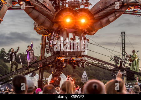 Arcadia auf dem Glastonbury Festival 2017. Bild: Alamy/Charlie Raven Stockfoto