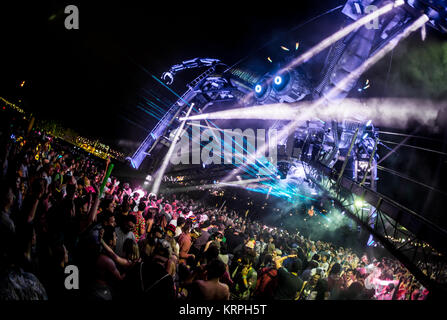 Arcadia auf dem Glastonbury Festival 2017. Bild: Alamy/Charlie Raven Stockfoto