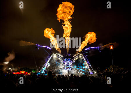 Arcadia auf dem Glastonbury Festival 2017. Bild: Alamy/Charlie Raven Stockfoto