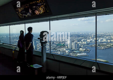 Yokohama, Japan, 15. Juni 2017; Sky Garden auf dem Landmark Tower auf Minato Mirai und Blick über Yokohama City Stockfoto