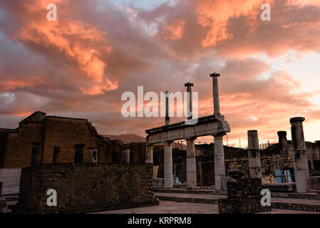 Teilweise ausgegraben und restauriert antike Ruinen von Pompei Stockfoto