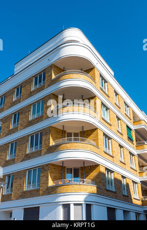 Modernes Apartmentgebäude in Berlin, Deutschland Stockfoto