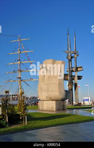 Segeln Denkmal und Joseph Conrad Denkmal in Kosciuszko Platzes, Gdynia, Stadt in der Woiwodschaft Pommern. Polen Stockfoto