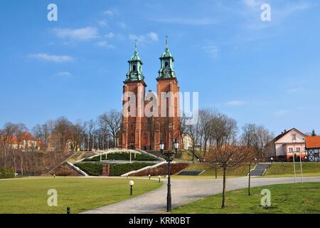 Royal Gnesen Dom in Gniezno, historischen und königlichen Stadt in der Woiwodschaft Großpolen. Stockfoto