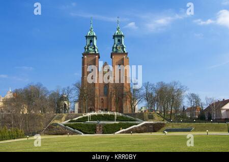 Royal Gnesen Dom in Gniezno, historischen und königlichen Stadt in der Woiwodschaft Großpolen. Stockfoto